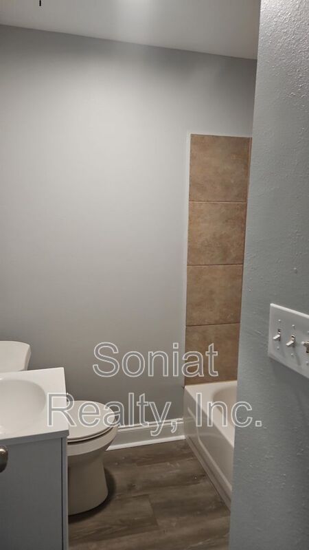 Holy Cross Unit Available property image