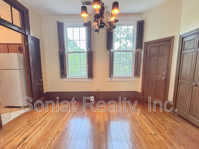 Beautiful Apartment in Garden District (Unfurnished) property image