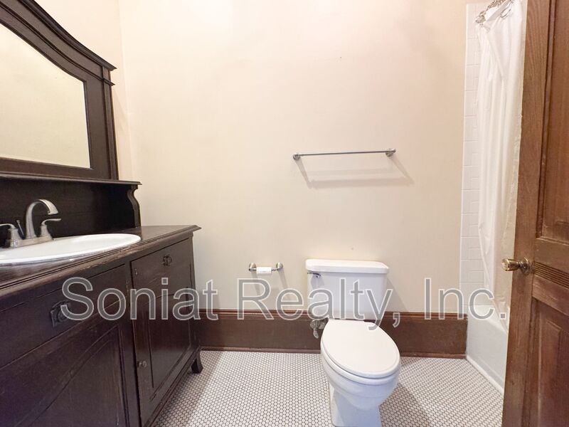 Beautiful Apartment in Garden District (Unfurnished) property image