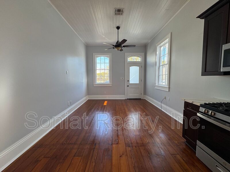Astonishing 2-bedroom, 2-bath home in the Marigny property image