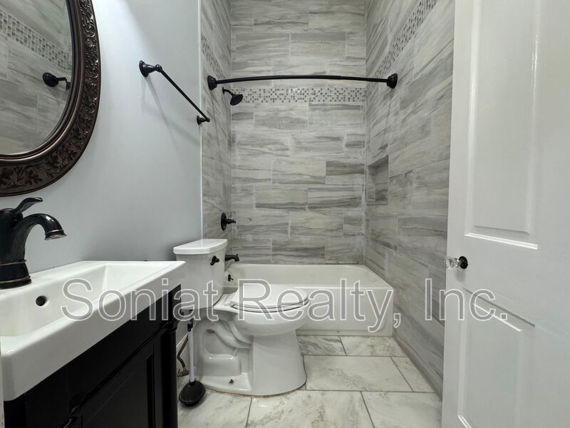 Astonishing 2-bedroom, 2-bath home in the Marigny property image