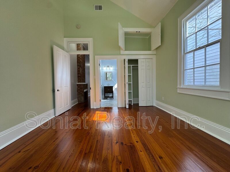 Astonishing 2-bedroom, 2-bath home in the Marigny property image