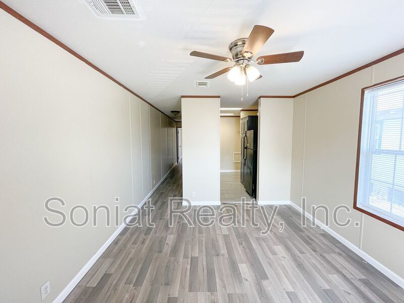 Accepts Vouchers- 3 Bedroom 2 Bath Apartment Home property image