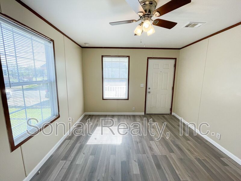 Accepts Vouchers- 3 Bedroom 2 Bath Apartment Home property image