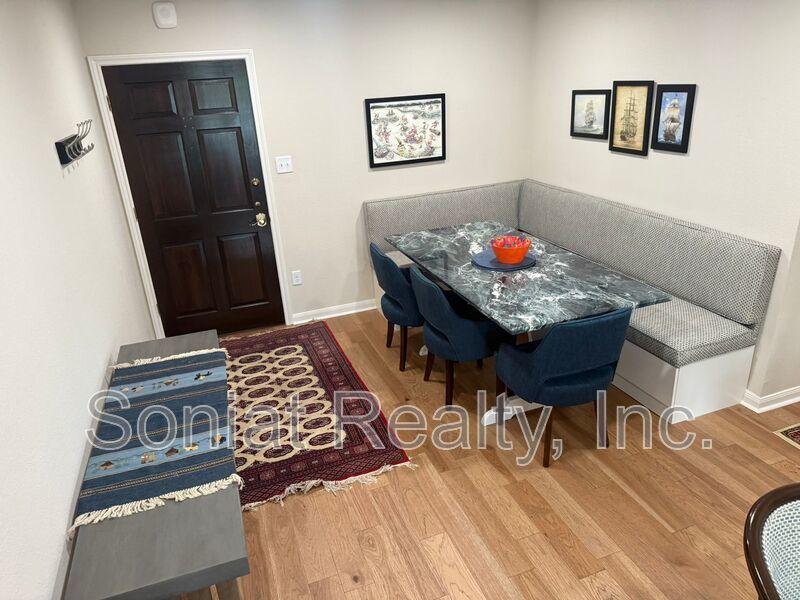 Mid-Term - St. Charles Living - Furnished Condo on the Parade Route w/ Balcony & Parking property image