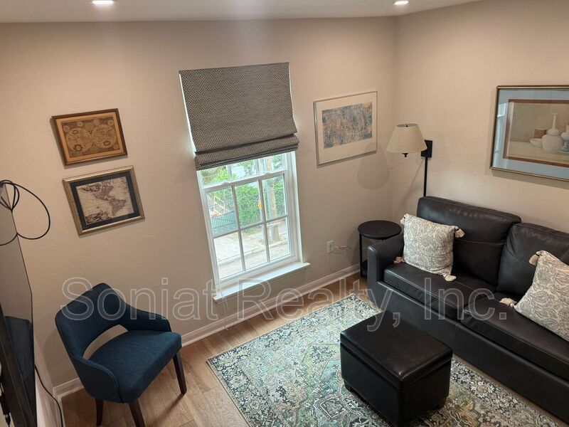Mid-Term - St. Charles Living - Furnished Condo on the Parade Route w/ Balcony & Parking property image
