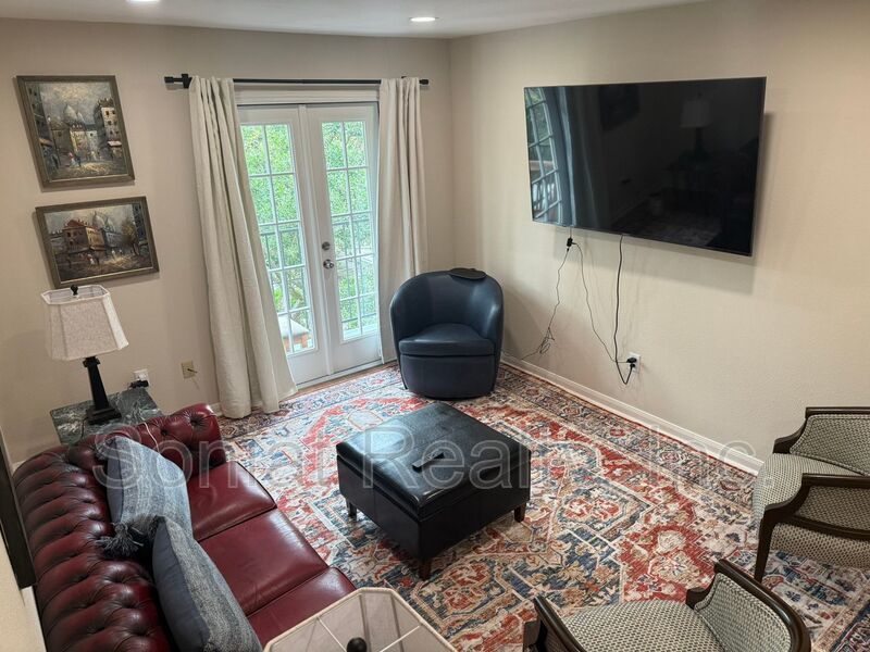 Mid-Term - St. Charles Living - Furnished Condo on the Parade Route w/ Balcony & Parking property image