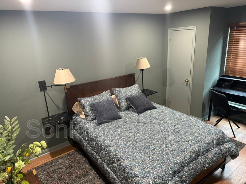 Mid-Term - St. Charles Living - Furnished Condo on the Parade Route w/ Balcony & Parking property image
