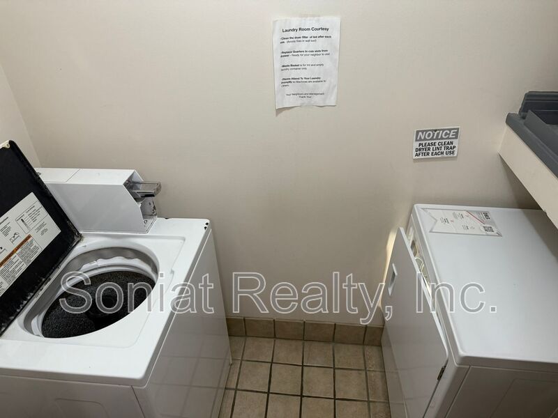 Mid-Term - St. Charles Living - Furnished Condo on the Parade Route w/ Balcony & Parking property image