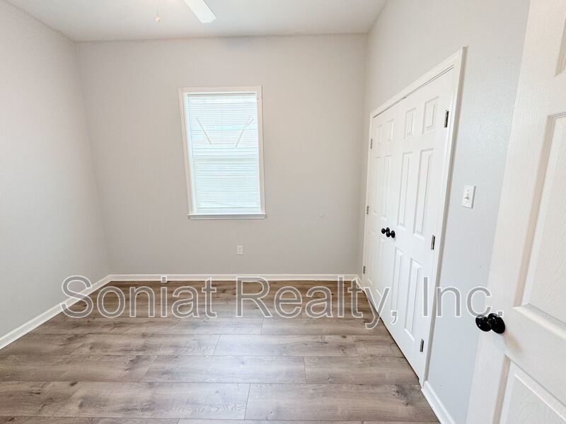 Spacious 3 Bedroom 2 Bath Home (Section 8 Welcome) property image