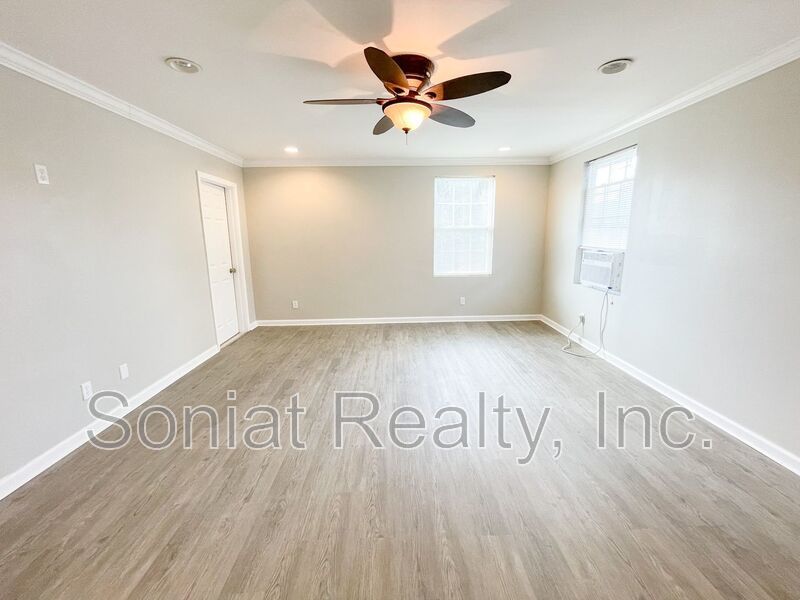 Beautiful 3 Bedroom 2 Bath Apartment property image