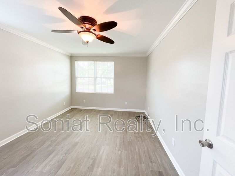 Beautiful 3 Bedroom 2 Bath Apartment property image