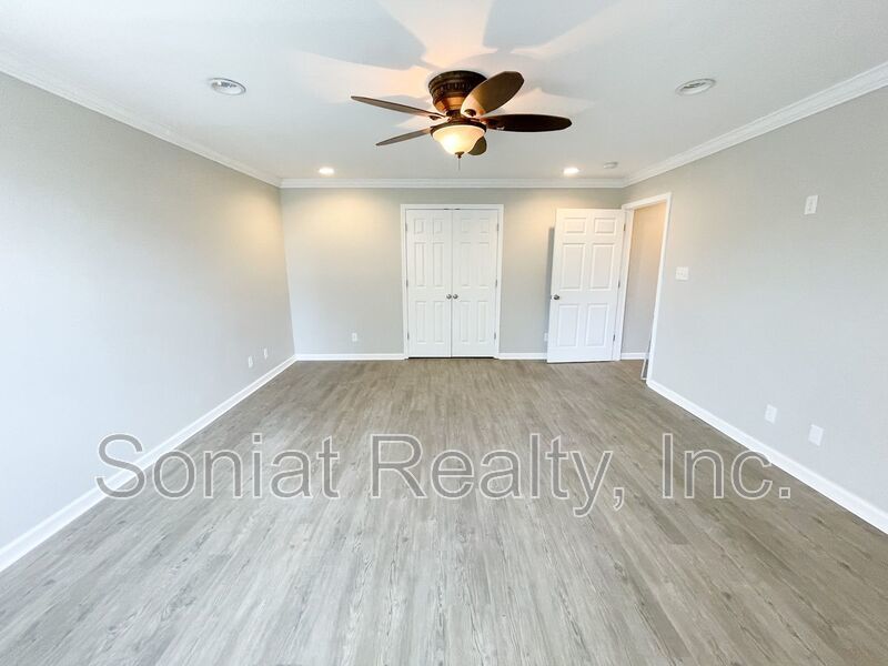 Beautiful 3 Bedroom 2 Bath Apartment property image