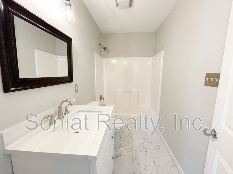 Beautiful 3 Bedroom 2 Bath Apartment property image