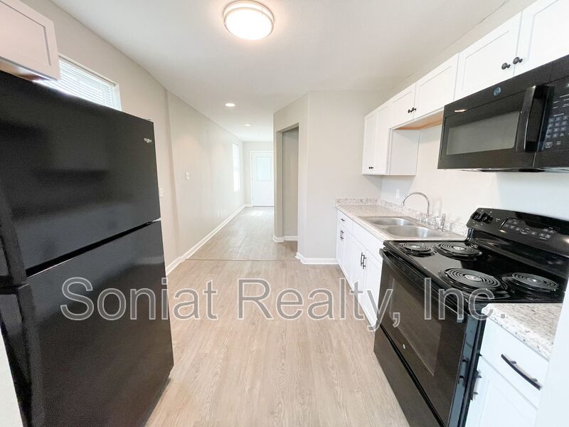 Beautiful 3 Bedroom 2 Bath Apartment property image