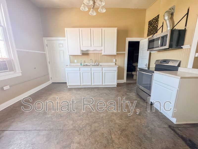 Spacious 1 Bedroom Apartment Mid City property image