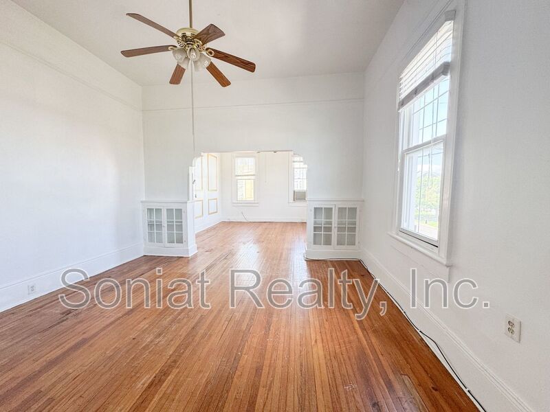 Spacious 1 Bedroom Apartment Mid City property image