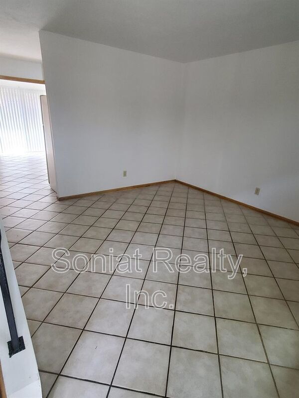 Charming 2-bedroom townhome- Housing Choice Voucher Accepted property image