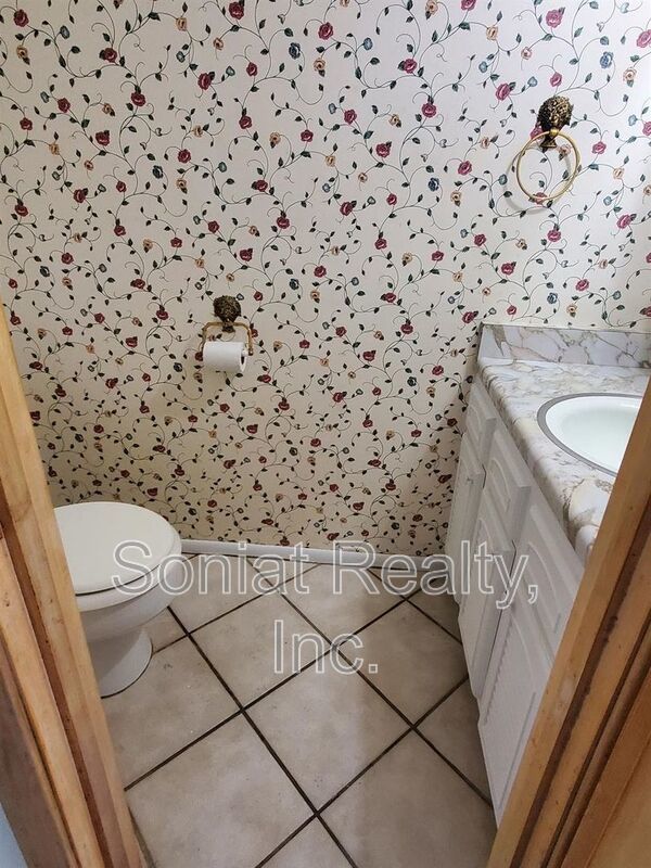 Charming 2-bedroom townhome- Housing Choice Voucher Accepted property image