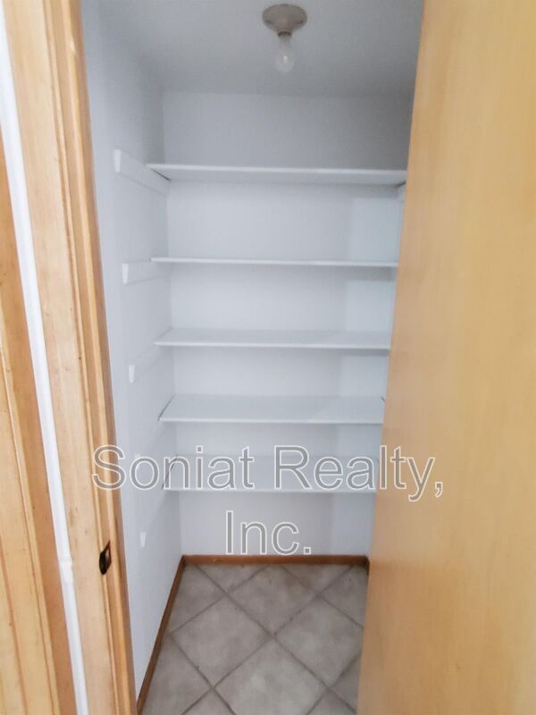 Charming 2-bedroom townhome- Housing Choice Voucher Accepted property image