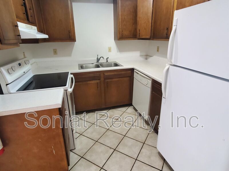 Charming 2-bedroom townhome- Housing Choice Voucher Accepted property image