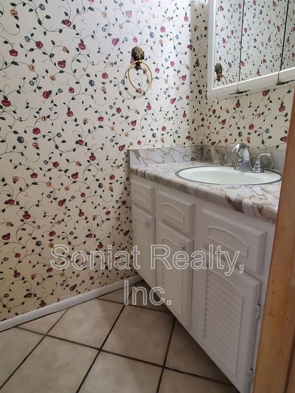Charming 2-bedroom townhome- Housing Choice Voucher Accepted property image